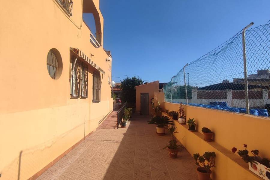 Sale - Bungalow Top Floor - Nueva Torrevieja - Torrevieja