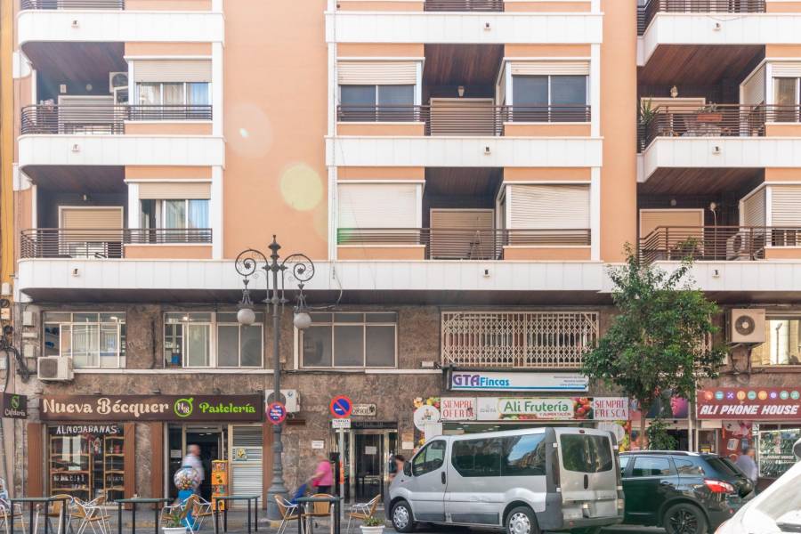 Alquiler - Local comercial - Zona Centro - Orihuela