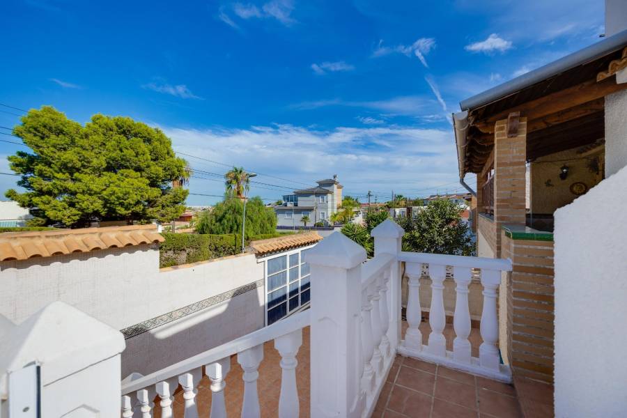 Venta - Chalet - Los balcones - Torrevieja