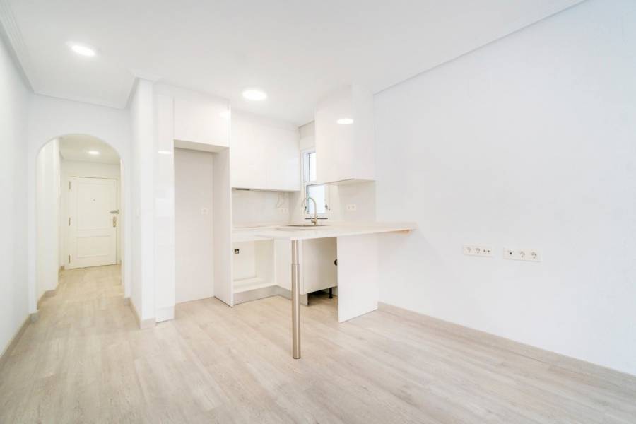 Sale - Apartment - Playa de los locos - Torrevieja