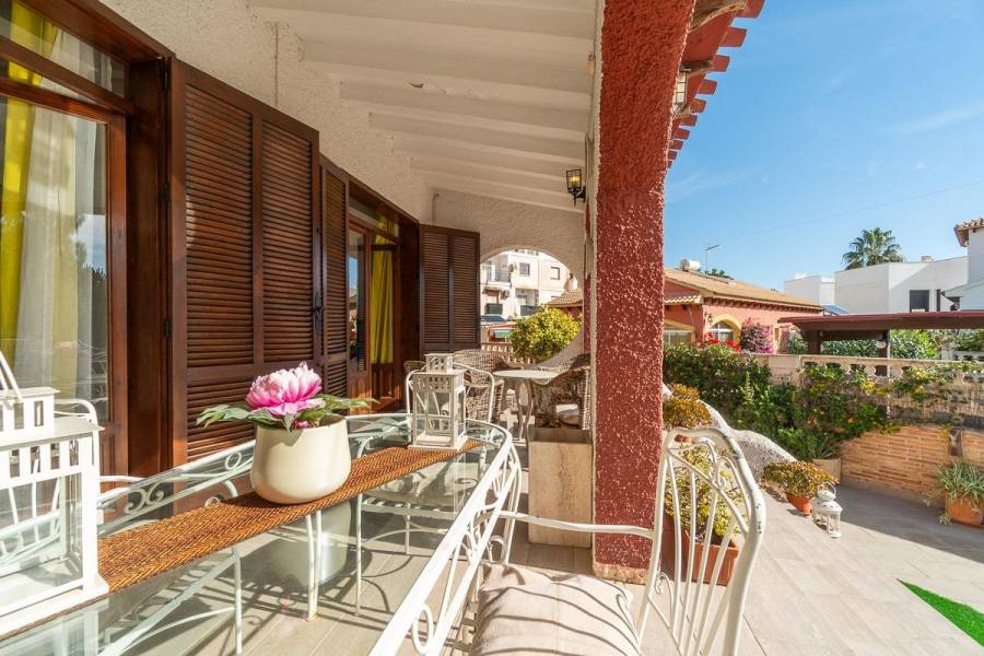 Venta - Chalet - Punta Prima - Orihuela Costa