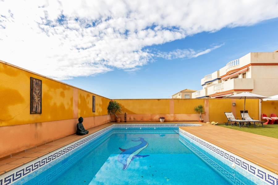 Sale - Semi-detached house - Aguas Nuevas - Torrevieja