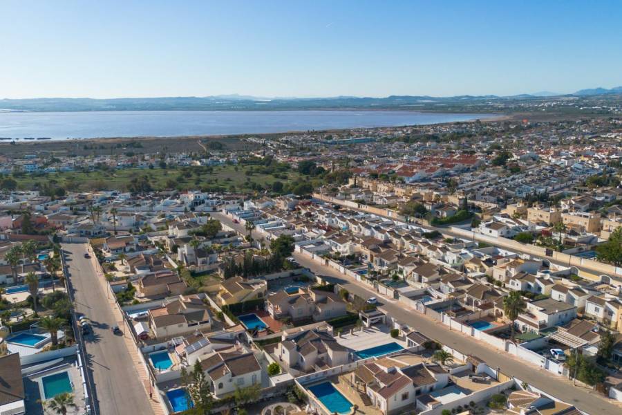 Venta - Chalet - El chaparral - Torrevieja