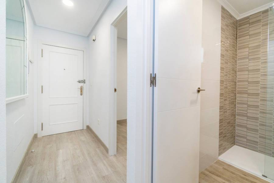 Sale - Apartment - Playa de los locos - Torrevieja
