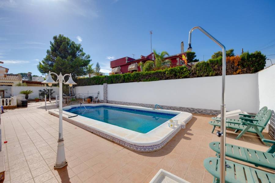 Venta - Chalet - Los balcones - Torrevieja