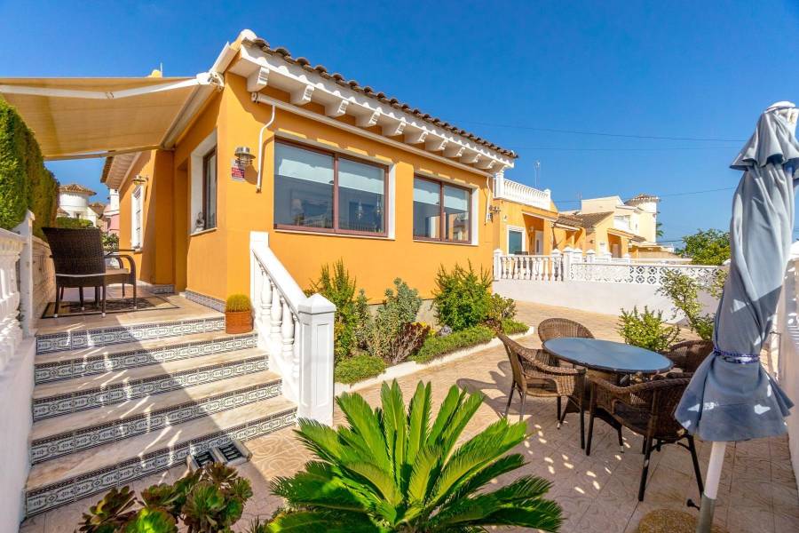 Single family house - Sale - Punta Prima - Orihuela Costa