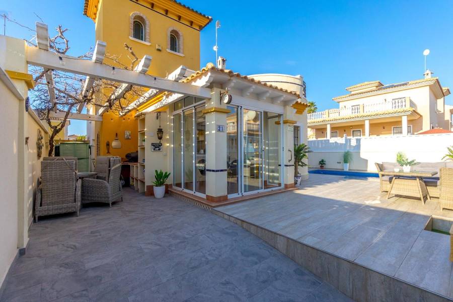 Sale - Villa - Urbanización Perla del Mar - Orihuela