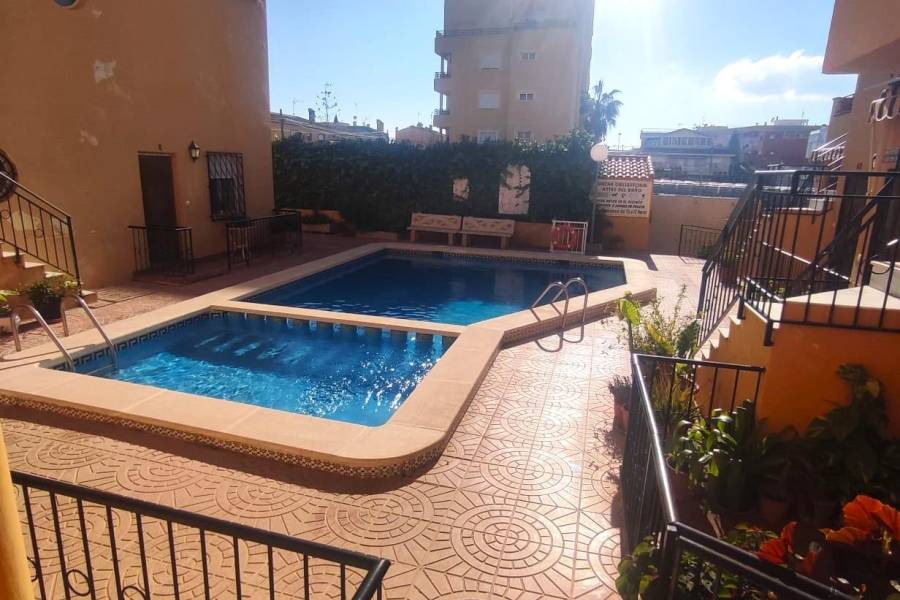 Sale - Bungalow Top Floor - Nueva Torrevieja - Torrevieja