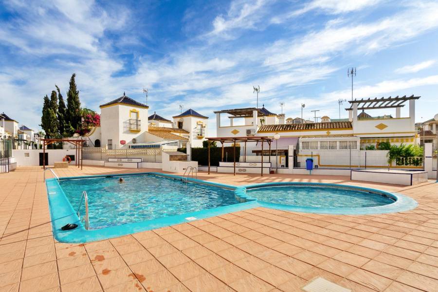 Venta - Adosado - Los altos - Torrevieja