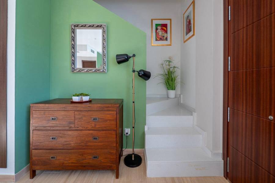 Venta - Casa Tipo Dúplex - Aguas Nuevas - Torrevieja