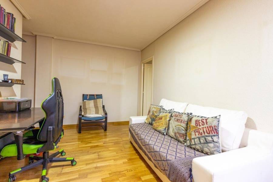 Sale - Flat - Avda. Teodomiro - Orihuela