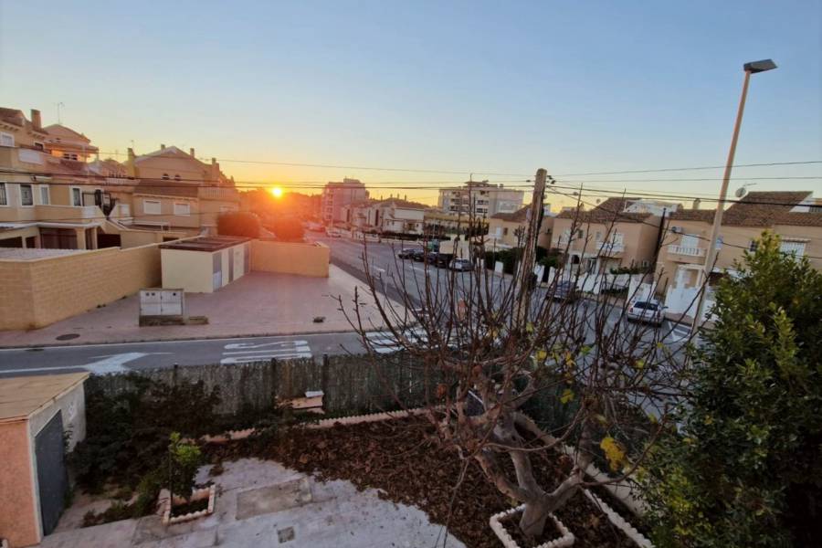 Sale - Bungalow Top Floor - Aguas nuevas 1 - Torrevieja