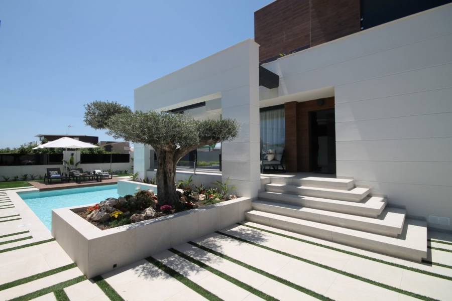 Sale - Villa - El chaparral - Torrevieja