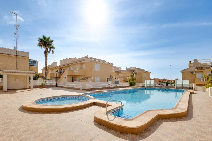 Venta - Bungalow Planta Baja - Aguas nuevas 2 - Torrevieja