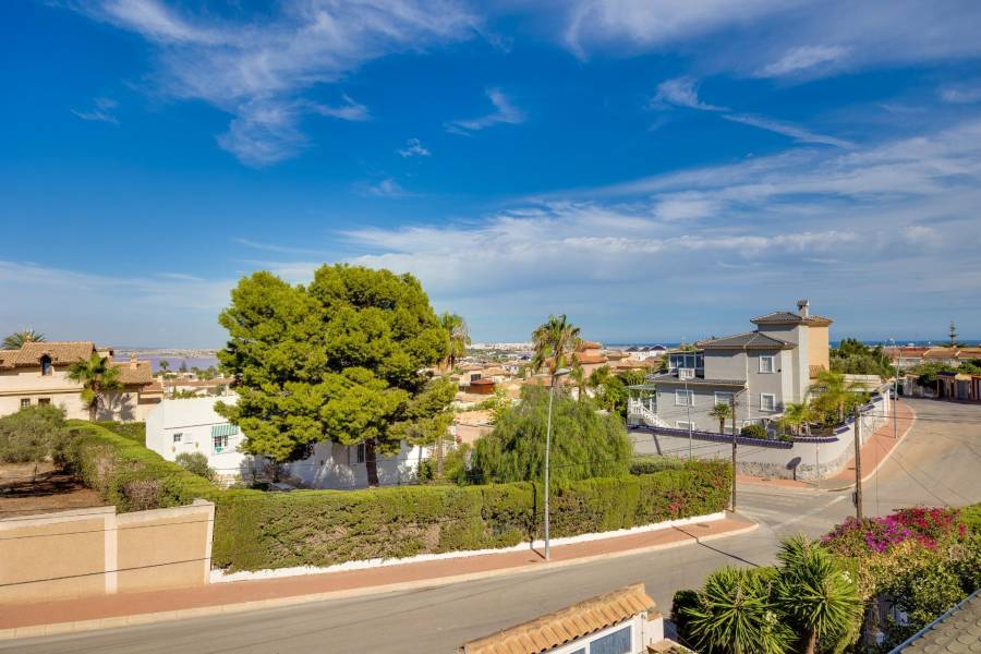 Venta - Chalet - Los balcones - Torrevieja