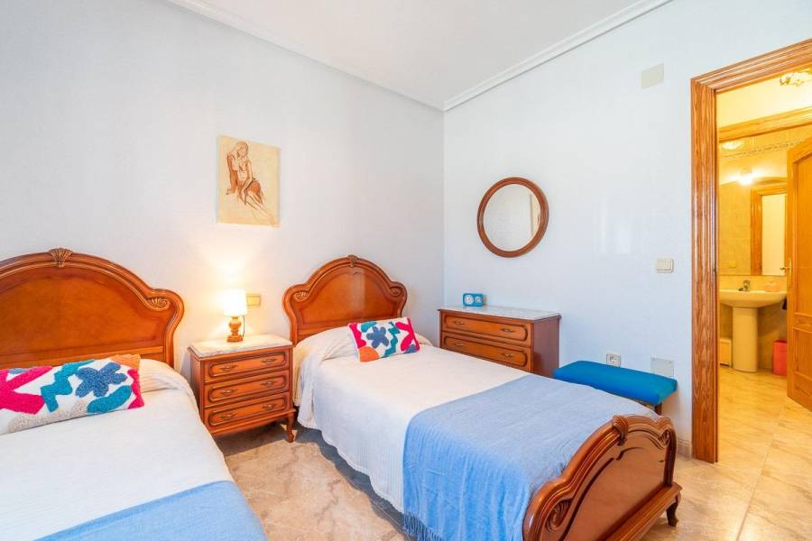 Venta - Chalet - Playa Flamenca - Orihuela Costa