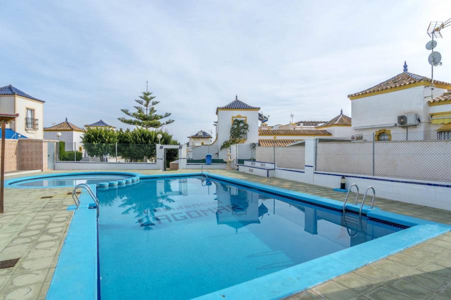 Venta - Adosado - Los altos - Torrevieja