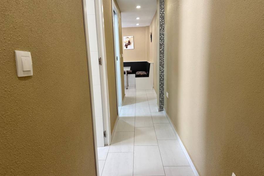 Sale - Apartment - Paseo maritimo - Torrevieja