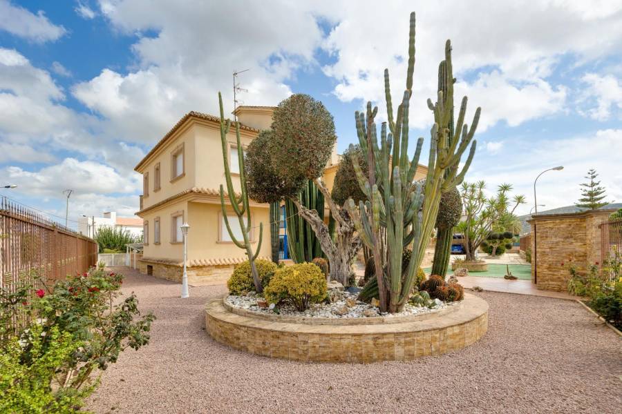 Venta - Villa de Lujo - Desamparados-Hurchillo-Torremendo - Orihuela