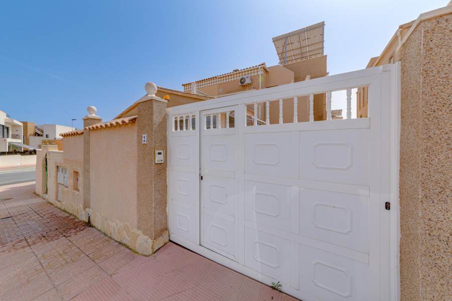 Sale - Single family house - Aguas nuevas 1 - Torrevieja