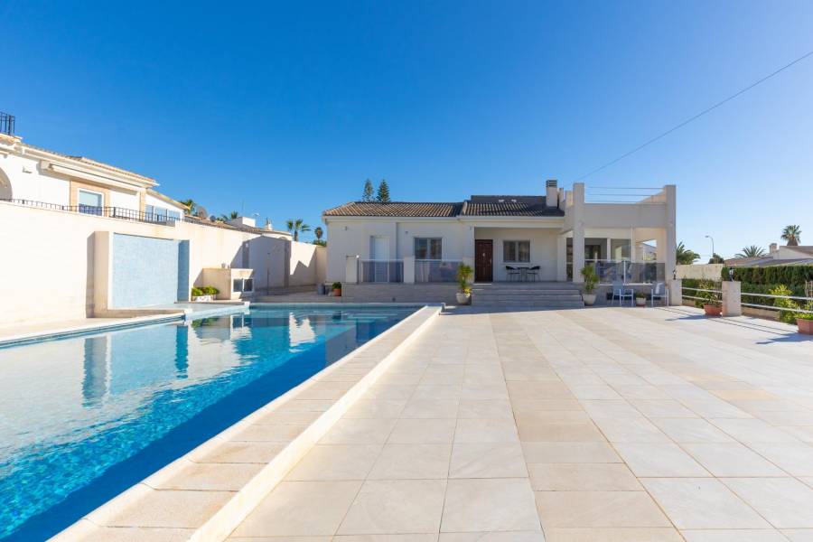 Venta - Chalet - El chaparral - Torrevieja