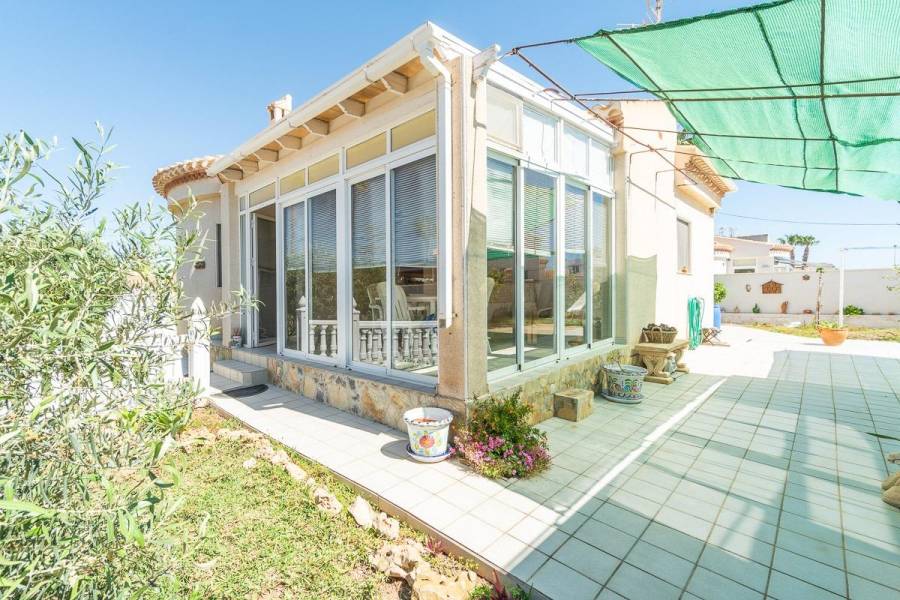 Venta - Chalet - Playa Flamenca - Orihuela Costa