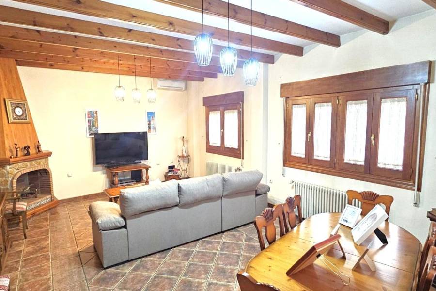 Venta - Chalet - CENTRO - Pinoso