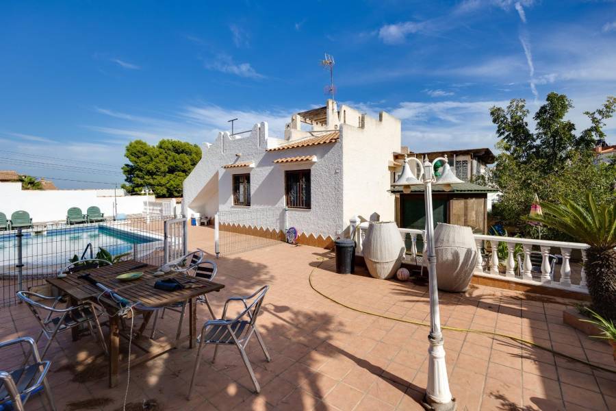 Venta - Chalet - Los balcones - Torrevieja