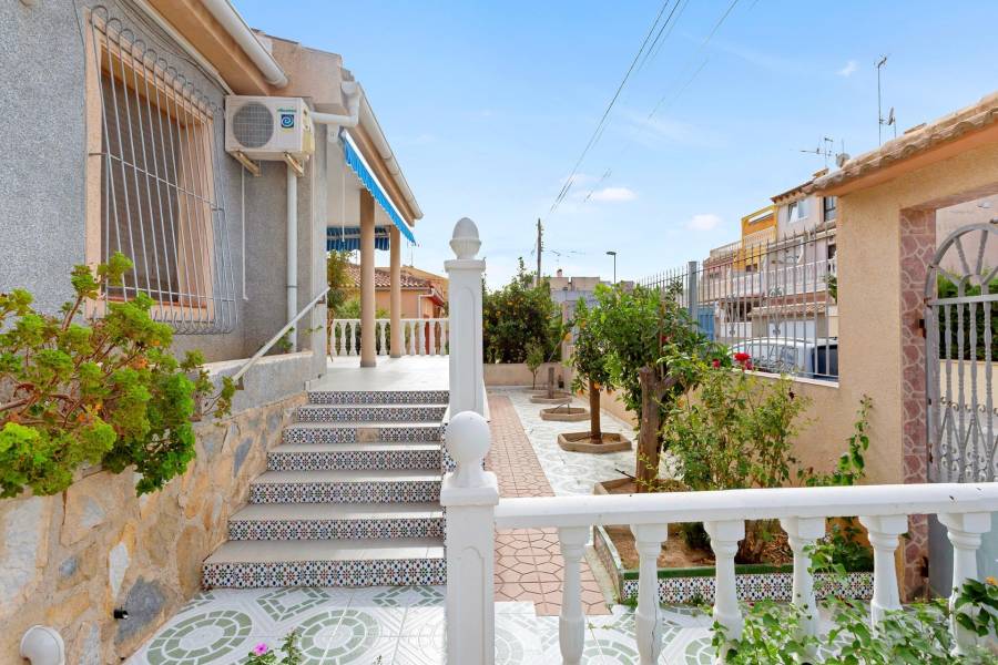 Sale - Single family house - Nueva Torrevieja - Torrevieja