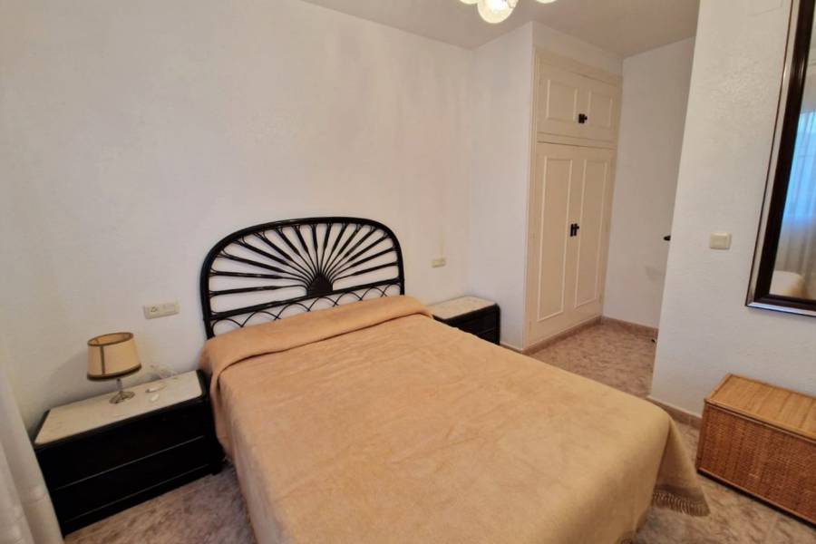 Sale - Bungalow Top Floor - Aguas nuevas 1 - Torrevieja