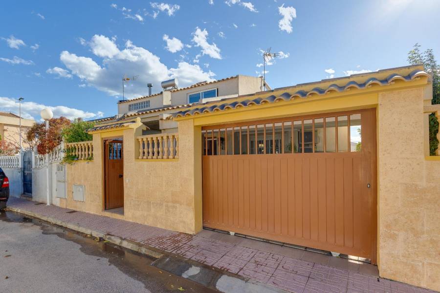 Sale - Terraced house - Aguas nuevas 2 - Torrevieja